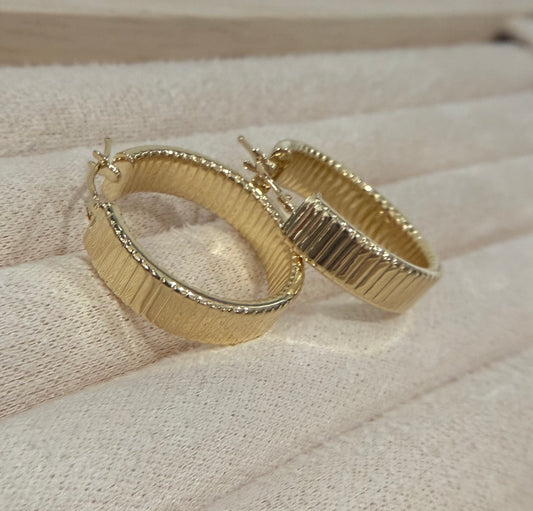 18k Gold Striped Texture Hoops - 3.43g - Verona Collection - Classic Jewelry