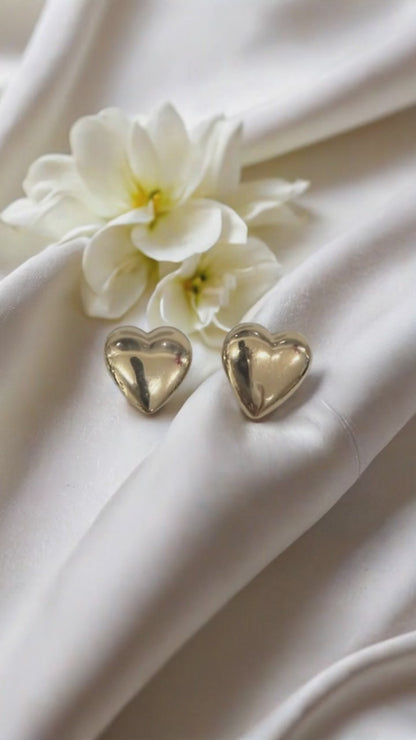 18k Gold Heart Earrings - 2.20g - Amore Collection